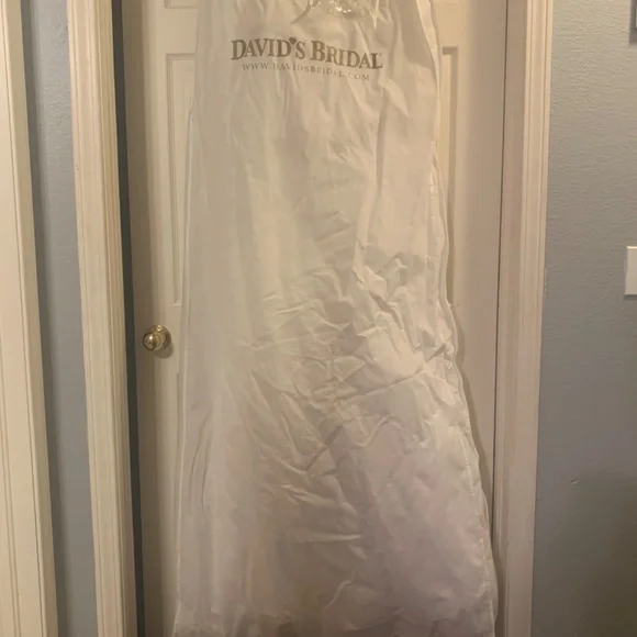 OLEG CASSINI WEDDING DRESS - Picture 5 of 6